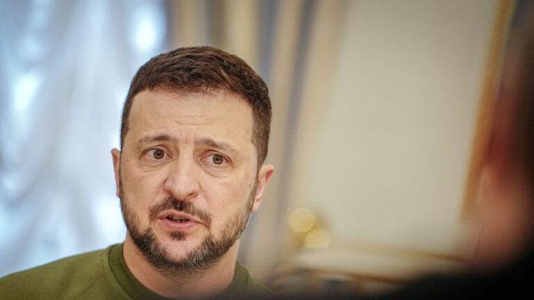 زيلينسكي للغرب: للإسراع بإمدادنا بالسلاح