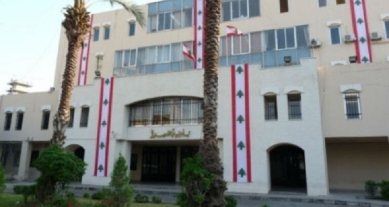 بلدية صيدا: وضعنا منقذين بحريين في المسبح الشعبي وسطرنا 19 محضر ضبط لمخالفين