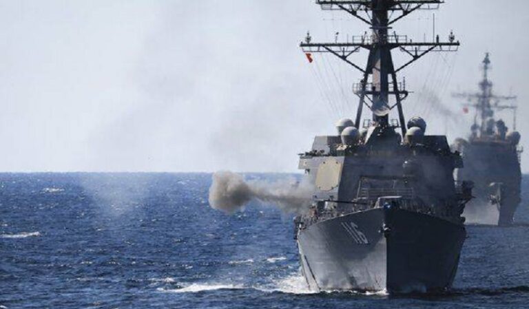 أضرار بسفينة غرب الحديدة اليمنية