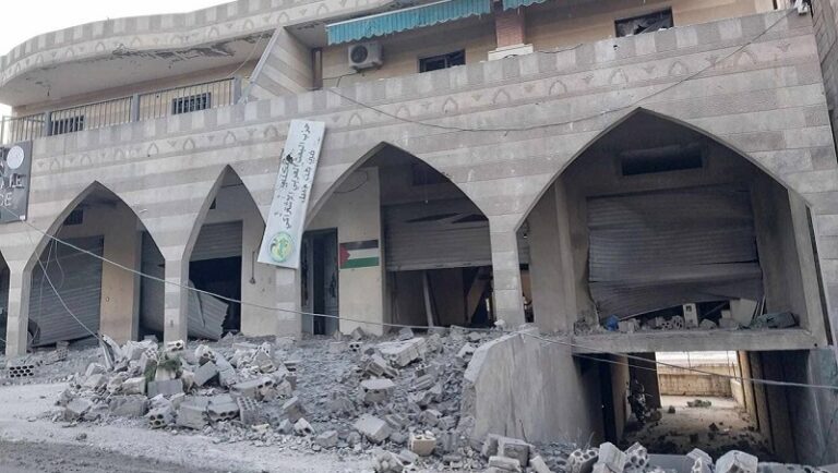 آثار الغارة على بنت جبيل ليلاً (فيديو وصور)