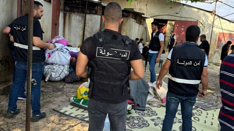 إخلاء بلدة كفردلاقوس ـ زغرتا من النازحين السوريين