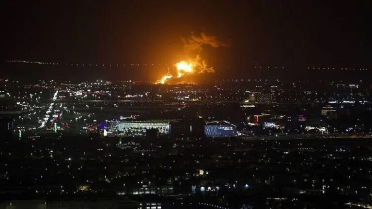 غارات أميركية بريطانية على منطقة الظهرة اليمنية ليلاً