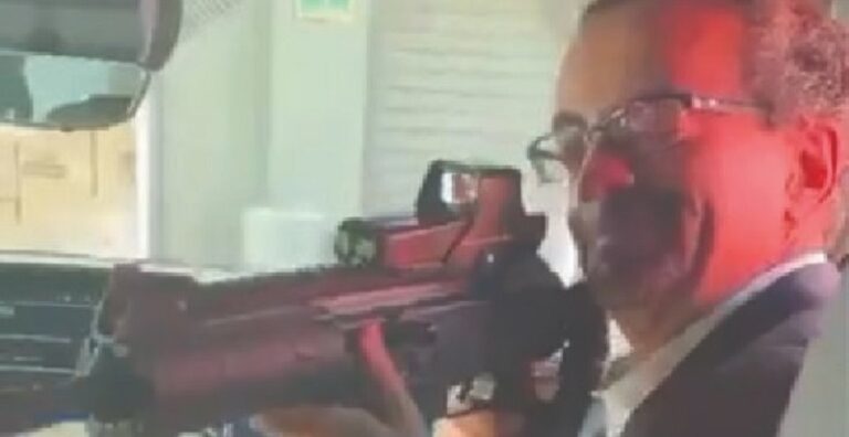 إقالة سفير من منصبه بسبب فيديو!