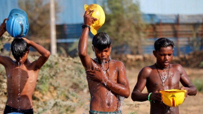 25 ألف إصابة بضربة شمس في الهند!