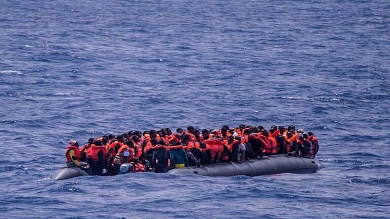 39 قتيلاً بغرق مركب مهاجرين قبالة السواحل اليمنية