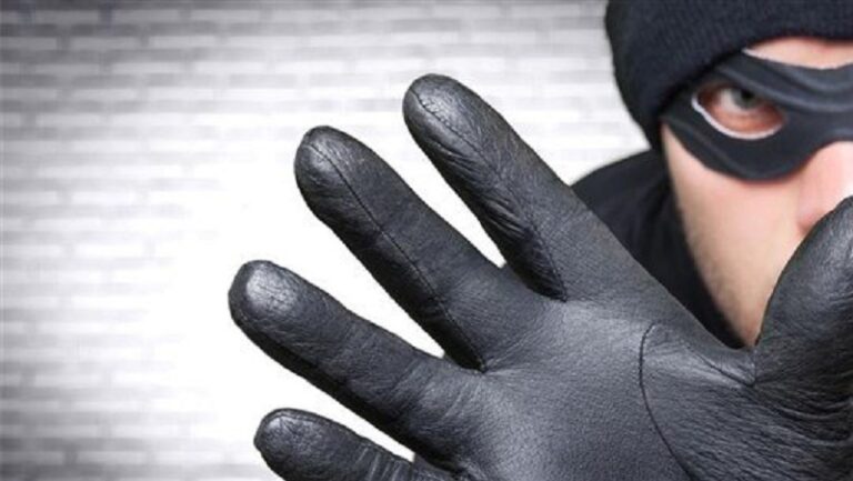 بالفيديو.. عملية سلب في وضح النهار!