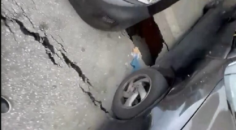 إنخساف الطريق في فرن الشباك! (فيديو)