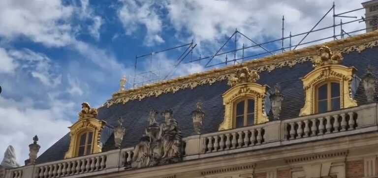 بالفيديو.. حريق بقصر تاريخي في فرنسا!