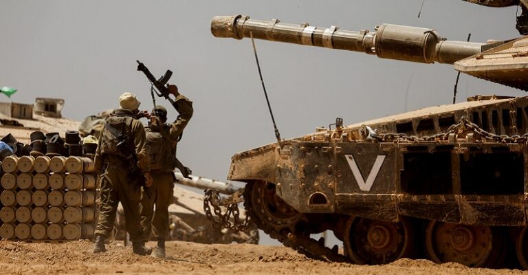 دبابات الاحتلال تتوغل شرق رفح