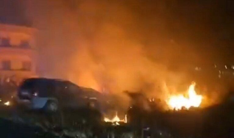 بالفيديو والصور.. 14 إصابة بغارة جناتا بينهم نساء وأطفال