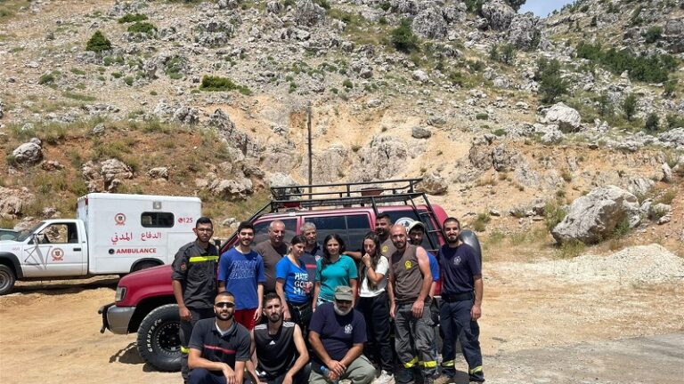 إنقاذ 6 مواطنين ضلوا طريقهم في حفرون