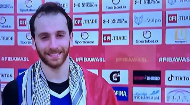 بالفيديو.. عرقجي يهدي فوز “الرياضي” لشهداء جنوب لبنان وفلسطين