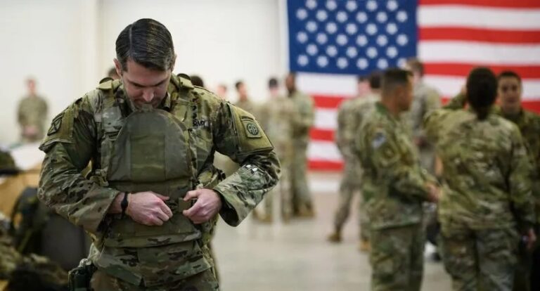 الجيش الأميركي دمر مسيرة لـ”الحوثيين” في البحر الأحمر