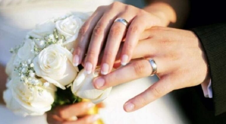 ممثل تركي يتزوج للمرة الرابعة.. وتصغره بـ30 سنة!