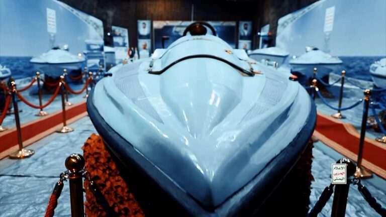 زورق “طوفان 1” (صور وفيديو)