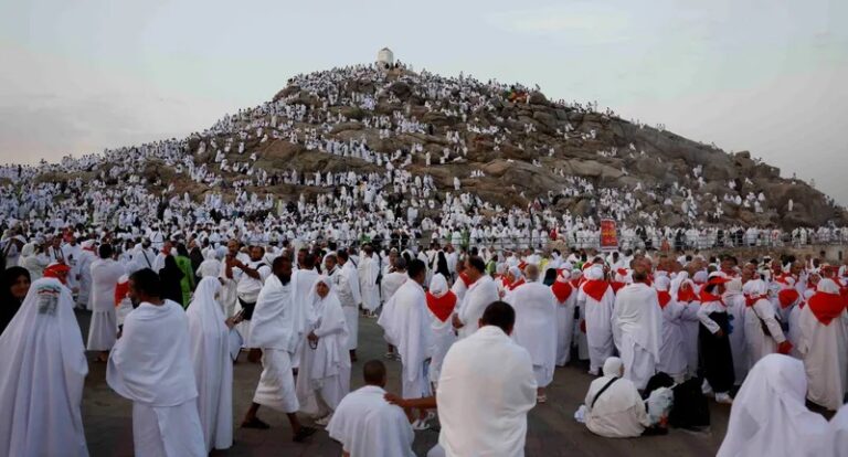 إقالة وزير الشؤون الدينية التونسيّ بعد وفاة 49 حاجاً