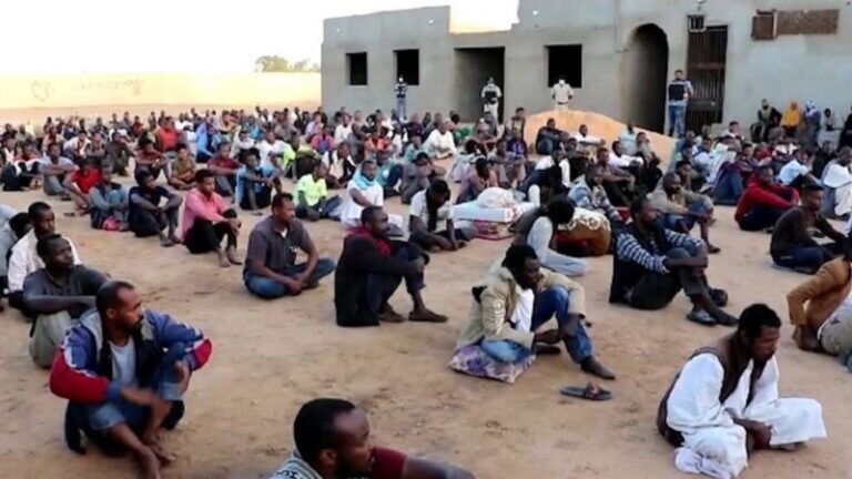 حبس 13 شخصاً بتهمة الإتجار بالبشر في ليبيا