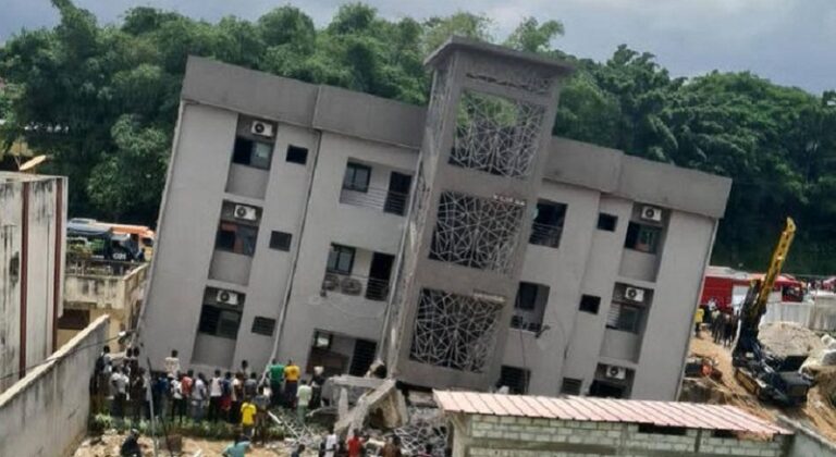 انهيار مبنى بعمال لبنانيين في أبيدجان! (فيديو)