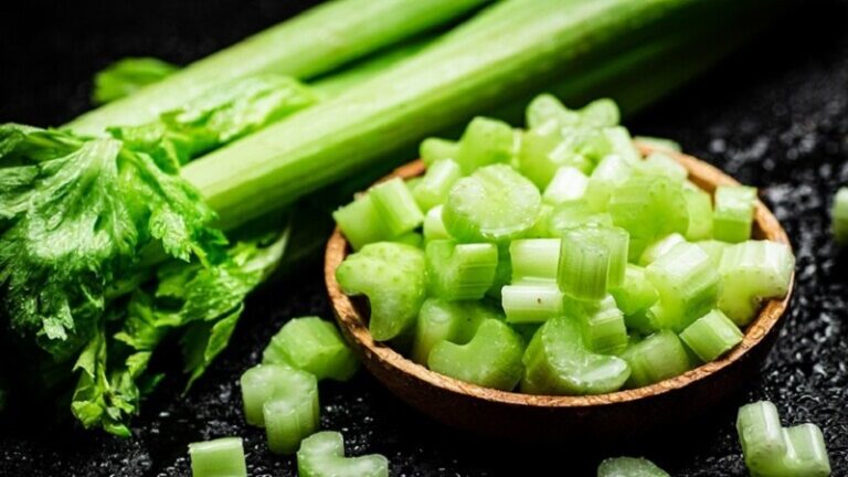 الكرفس يسبب مشكلات خطيرة للجلد؟