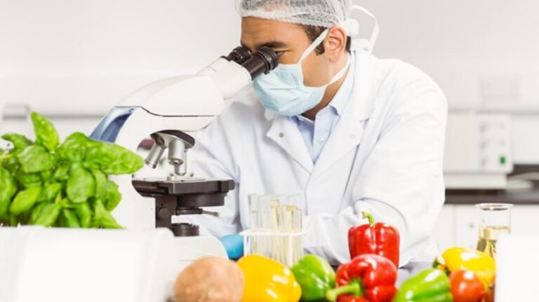 مواد غذائية ومياه وعصائر “مسرطنة”.. والدولة “مش سألانة”!