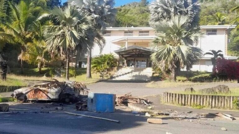 متظاهرون يغلقون مراكز اقتراع في كاليدونيا الجديدة