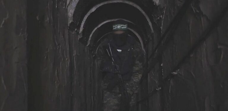 تكبيرات العيد في أنفاق غزة! (فيديو)