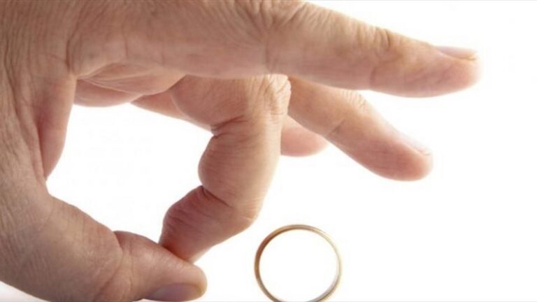 طلّق زوجته ليتزوج شقيقتها!