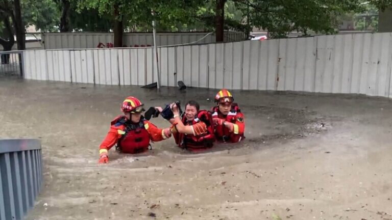 مناطق صينية تتعرض لأسوأ فيضان منذ عام 1998!