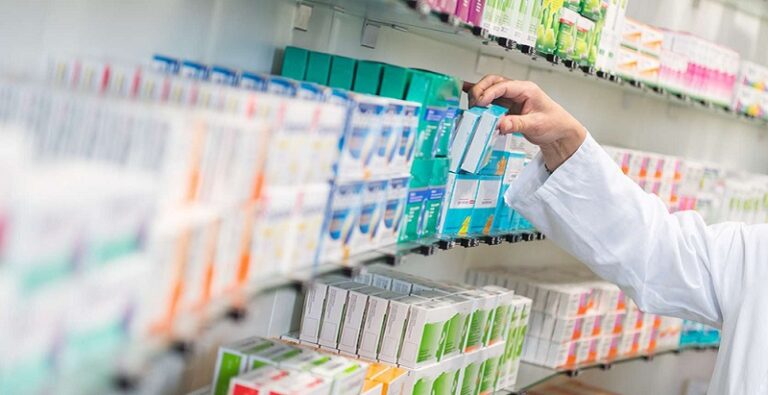 مناقصتان للأدوية بقيمة 64 مليون دولار: “العرض الوحيد” نمطاً للشراء في “الصحة”