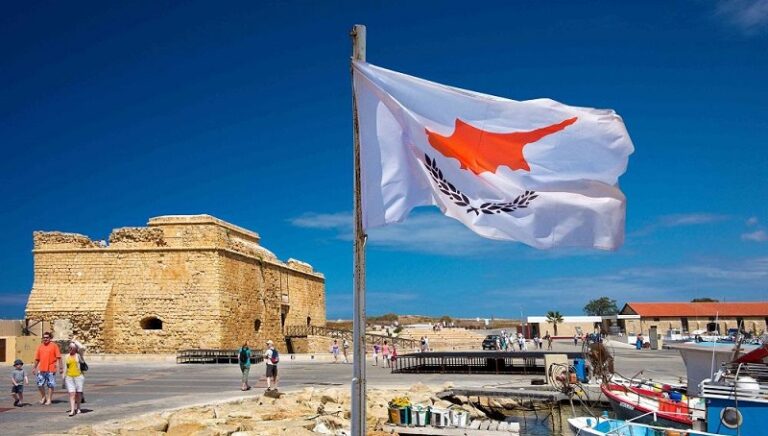 قبرص تفضّل “العلاج الدبلوماسي”.. واليونان تتطوّع للرد!