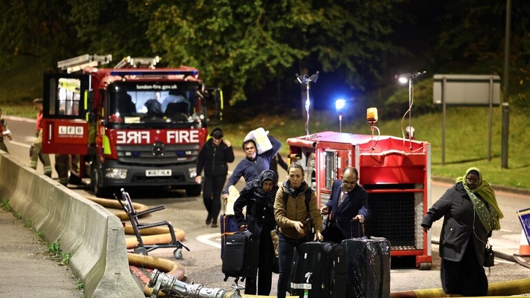 حريق بمنشأة صناعية في بريطانيا (فيديو)