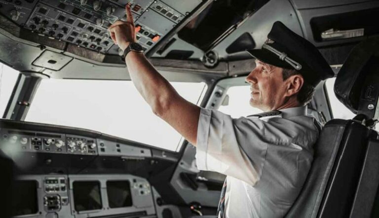 روسيا تعمل على تطوير مساعد ذكي للطيارين