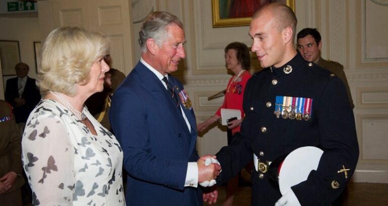 ضابط سابق في البحرية الملكية البريطانية محتجز في دبي؟