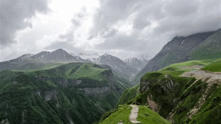 تحطم طائرة روسية ومقتل طاقمها