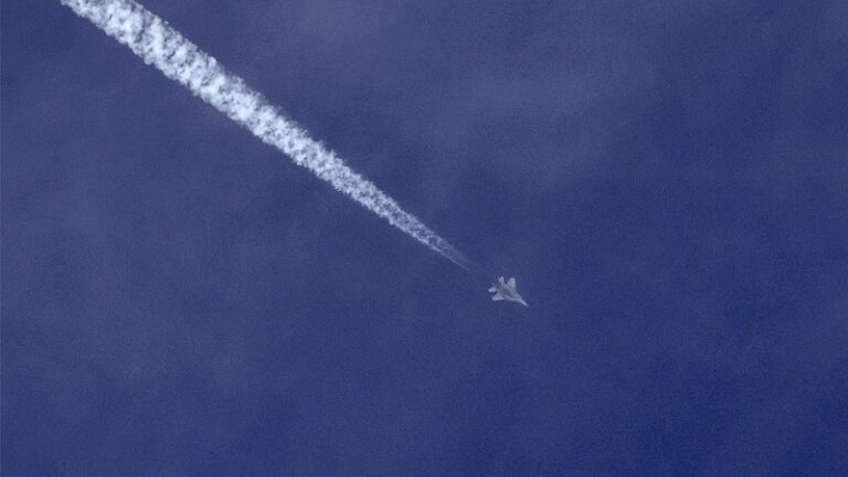 طيران حربي فوق بيروت