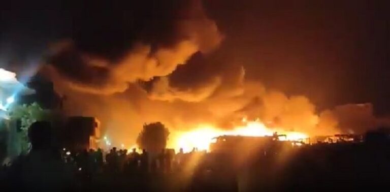 بالفيديو.. حريق في مصر