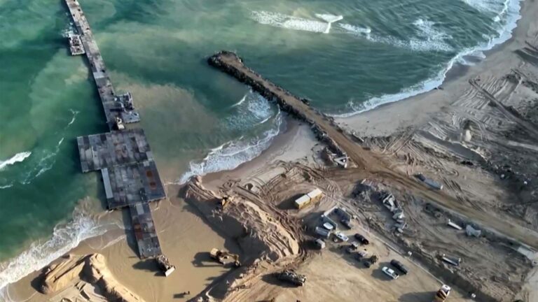 الأمم المتحدة تعلّق عملياتها عبر الرصيف العائم في غزة