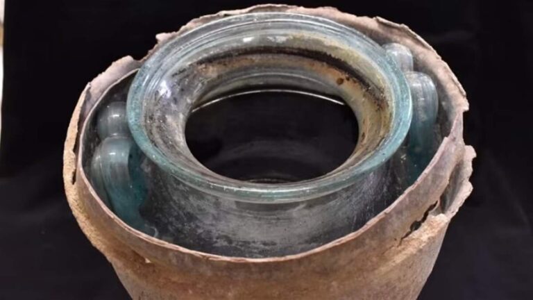العثور على جرّة نبيذ بمقبرة رومانية في إسبانيا