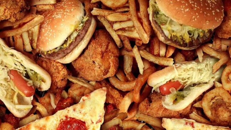 الوجبات السريعة تسبب الإكتئاب؟
