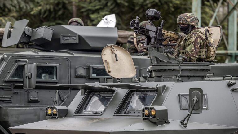 الشرطة الكينية تطلق الغاز المسيّل للدموع على المتظاهرين