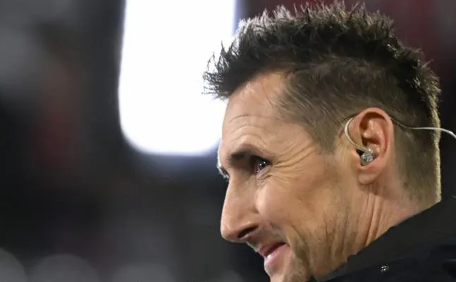 “ليست العاصفة هي ما تسبب المشاكل”.. كلوزة يوجّه نصيحة لناغلسمان