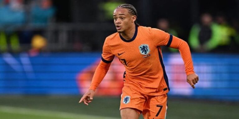 باريس سان جيرمان لن يبيع سيمونز