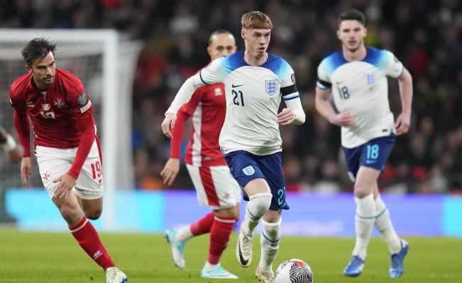 كين يطلب من ساوثغيت الإبقاء على بالمر