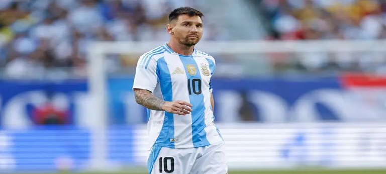 ميسي يتحدث عن تجربته في فرنسا ويكشف عن أفضل فريق على مرّ العصور