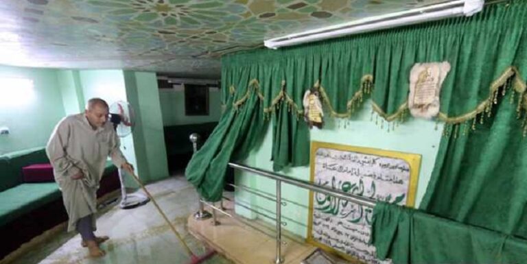 مياه الصرف الصحي تغمر ضريح الشيخ شعراوي!