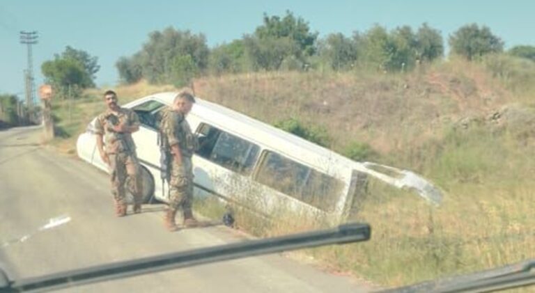 انقلاب باص ركاب في عكار