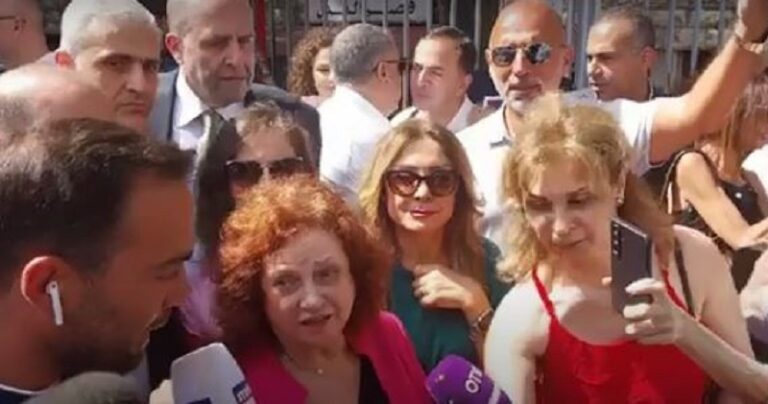 تحرك داعم للقاضية عون أمام قصر العدل في بيروت