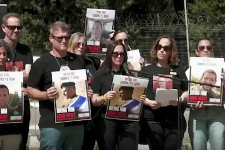 “عائلات الأسرى”: نتنياهو يطيل الحرب للبقاء في منصبه!