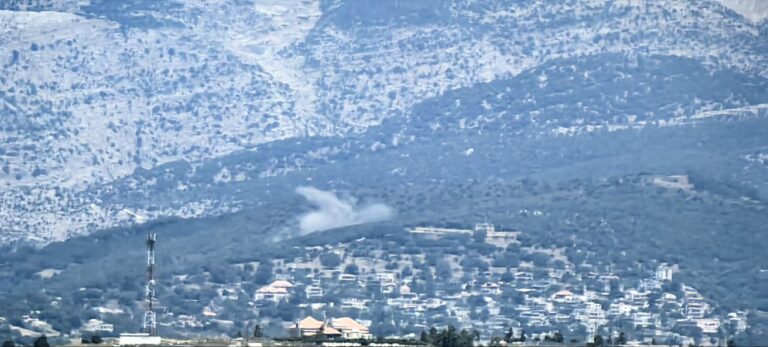 قصف معادي على راشيا الفخار وميس الجبل.. والدفاع المدني يسيطر على حريق الخيام (فيديو)