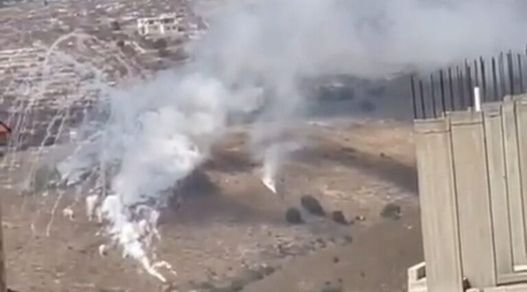 قذائف معادية على حولا